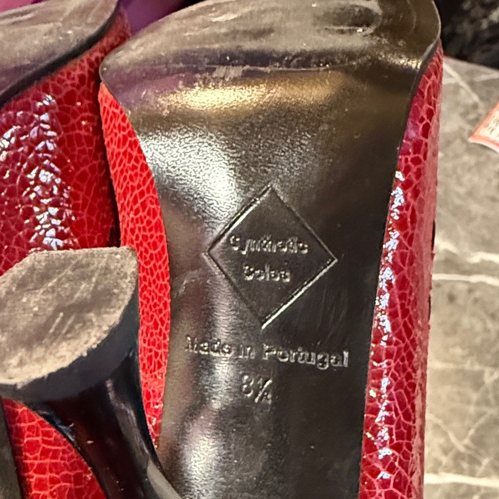John Fluevog Audrey super rare vintage Red crackle Black shiny classic pump heel - Picture 9 of 15